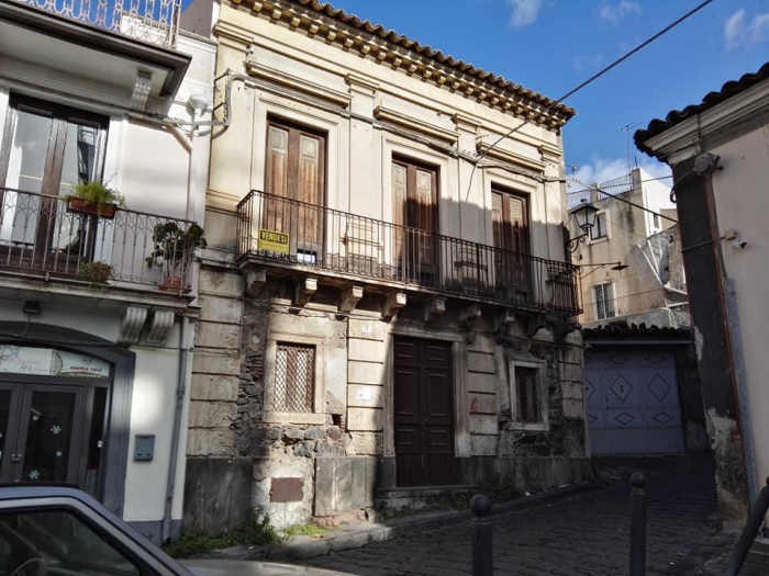 Foto Casa indipendente in Vendita in Piazza Vitt. Veneto - Paternò (CT)