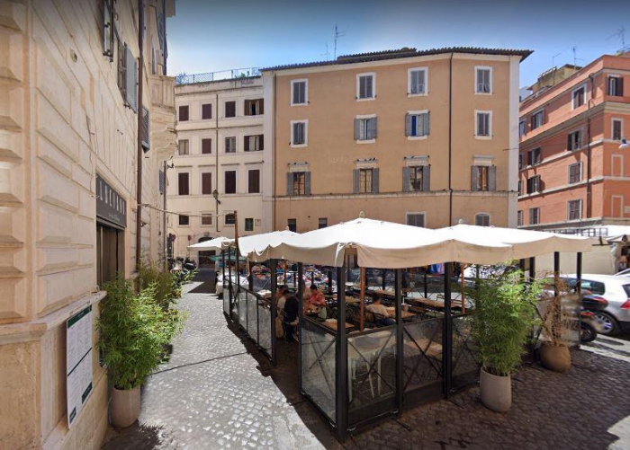 Foto principale Appartamento in Vendita in Piazza Del Teatro Di Pompeo - Roma (RM)