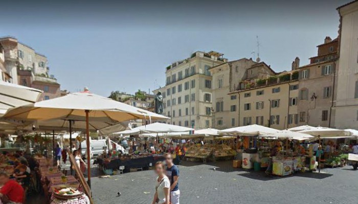 Foto Appartamento in Vendita in Piazza Campo De' Fiori - Roma (RM)