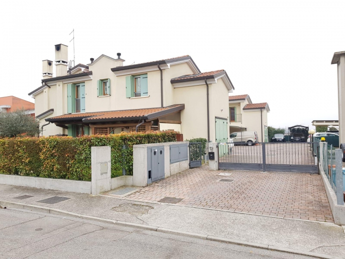 Foto Villa in Vendita in Via Giuseppe Verdi - Noventa di Piave (VE)