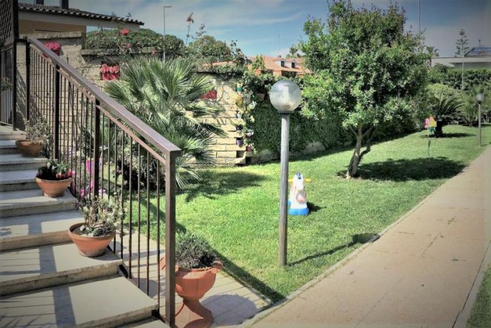 Foto principale Villa in Vendita in Via Villarios - Giba (SU)