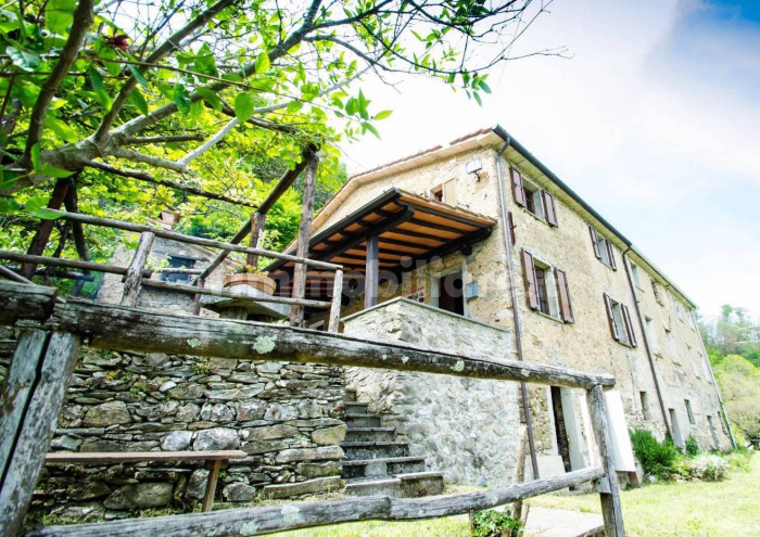 Foto Casa indipendente in Vendita in Via Gino Lombardi - Stazzema (LU)