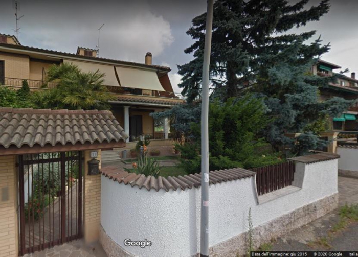 Foto principale Villa in Vendita in Via Renato Caporali 11 - Roma (RM)