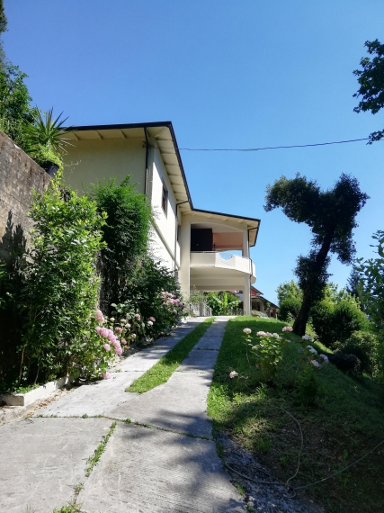 Foto Casa indipendente in Vendita in Via Tiro A Segno 33  - Carrara (MS)