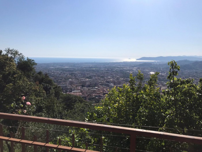 Foto Casa indipendente in Vendita in Via Dei Colli 75 - Massa (MS)