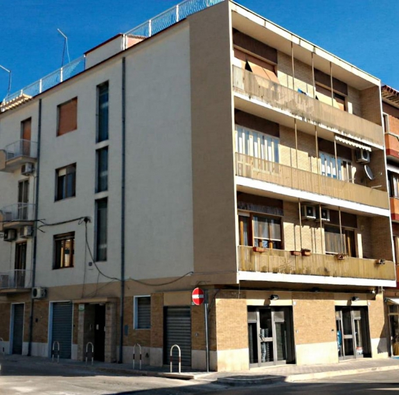 Foto Appartamento in Vendita in Via R. De Peppo 3 - Lucera (FG)
