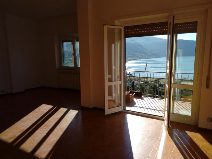 Foto 2 Appartamento in Vendita in Via Bruno Buozzi - Castel Gandolfo (RM)