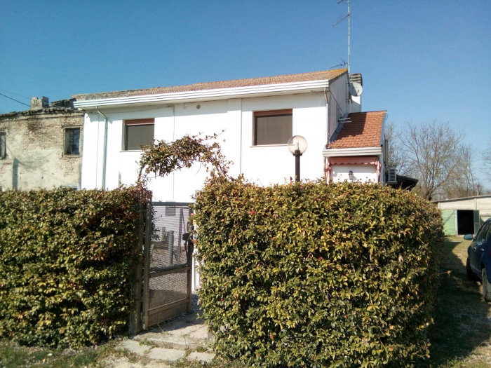 Foto principale Casa indipendente in Vendita in Via Romea - Mesola (FE)