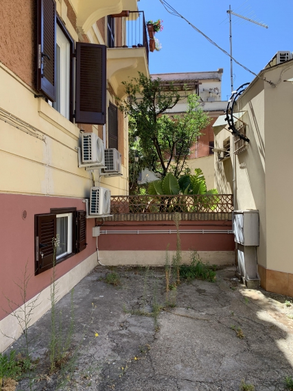 Foto 2 Appartamento in Vendita in Via Degli Orti Della Farnesina 66 - Roma (RM)
