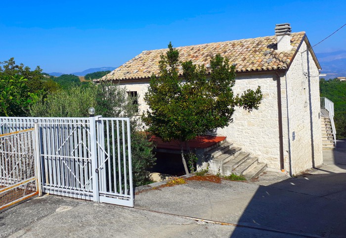 Foto 4 Villa in Vendita in Via Piano Delle Castagne - Roccamorice (PE)