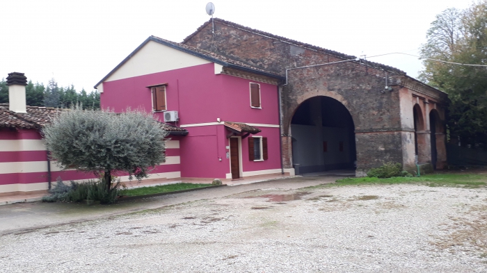 Foto 2 Casa indipendente in Vendita in G.da Padova 2e - Porto Mantovano (MN)