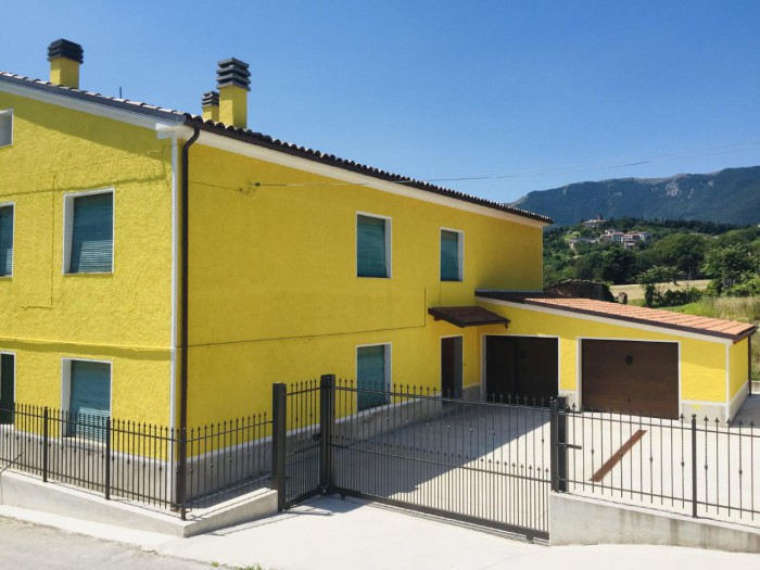 Foto Villa in Vendita in Frazione Melano - Fabriano (AN)