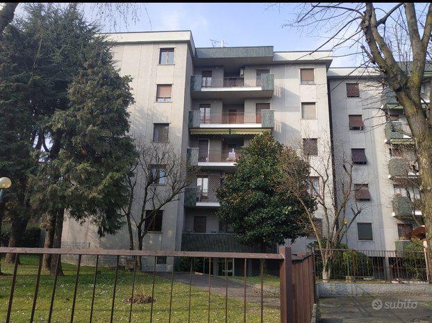 Foto Appartamento in Vendita in Via Amerigo Vespucci 4 - Cesano Boscone (MI)