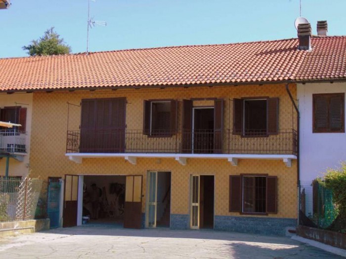 Foto principale Casa indipendente in Vendita in Strada Porzioni 15A - Crescentino (VC)