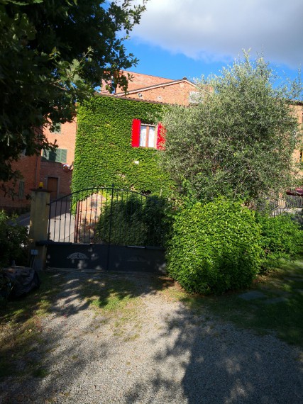 Foto Cielo-terra in Vendita in Via Tiezzi Fraz Pozzo Della Chiana  - Foiano della Chiana (AR)