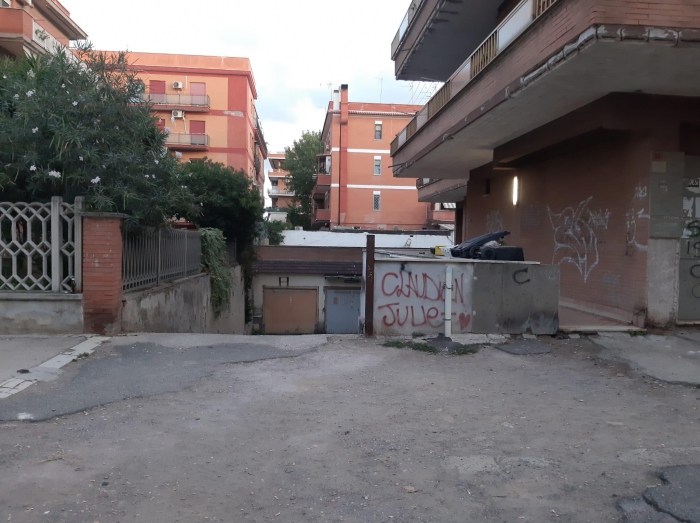 Foto Garage o box in Vendita in Via La Spezia 33 - Pomezia (RM)