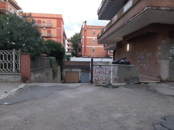 Foto principale Garage o box in Vendita in Via La Spezia 33 - Pomezia (RM)