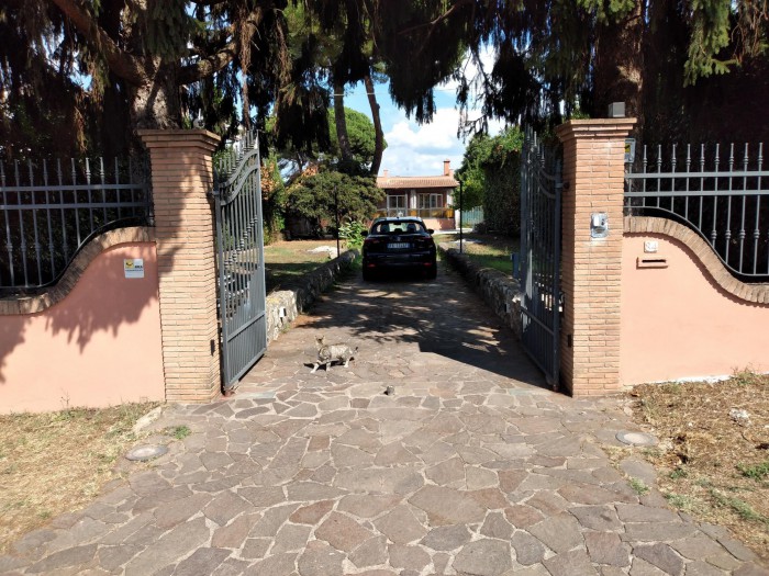 Foto Casa indipendente in Vendita in Via Casilina Snc - San Cesareo (RM)