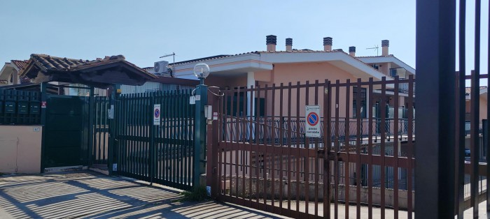 Foto Villa in Vendita in Via Lucrezia Romana  - Ciampino (RM)