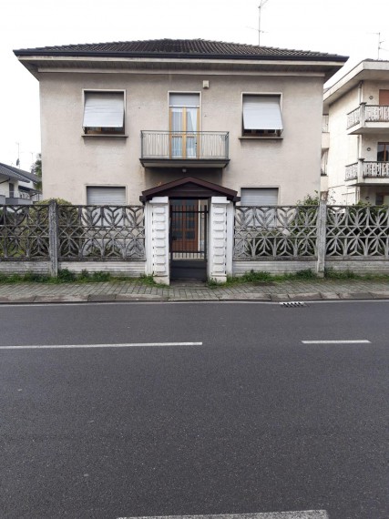 Foto Casa indipendente in Vendita in V. MONTE RESEGONE 36  - Cesano Maderno (MB)