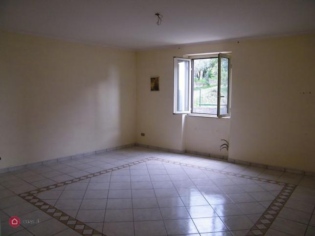 Foto Appartamento in Vendita in Via Roma 166 - Vico nel Lazio (FR)
