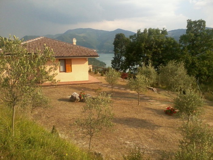 Foto Villa in Vendita in Località Valleverde - Ascrea (RI)