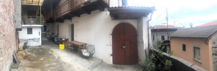 Foto principale Casa indipendente in Vendita in Via Cantondimezzo 1 - Casale Corte Cerro (VB)