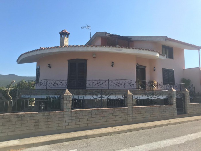 Foto Villa in Vendita in Via Campidano,1 - Uras (OR)