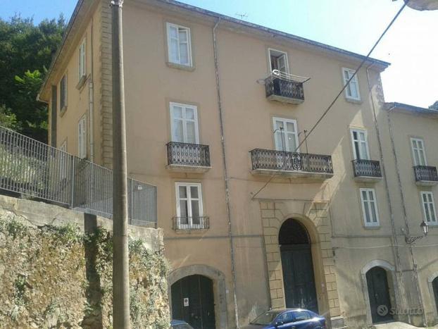 Foto principale Appartamento in Vendita in Via Vittorio Emanuele III - Campagna (SA)