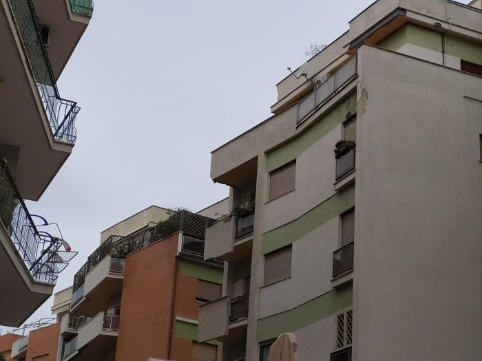 Foto Appartamento in Vendita in Via Ugo Foscolo (Vendo Appartamento Da Privato) - Pomezia (RM)