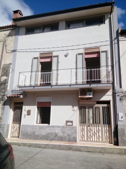 Foto principale Casa indipendente in Vendita in Via M. Giurba, 66 - Rometta (ME)