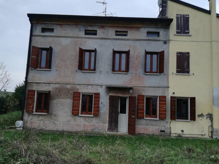 Foto Casa indipendente in Vendita in Strada Argine Vecchio 7 - San Benedetto Po (MN)