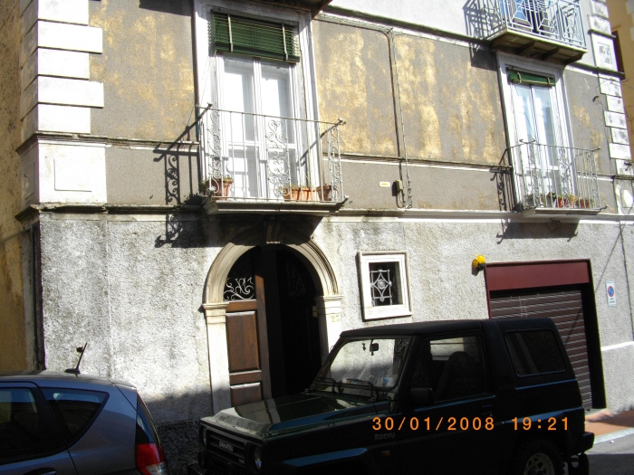Foto Appartamento in Vendita in V. Mazzini 23 - Moliterno (PZ)
