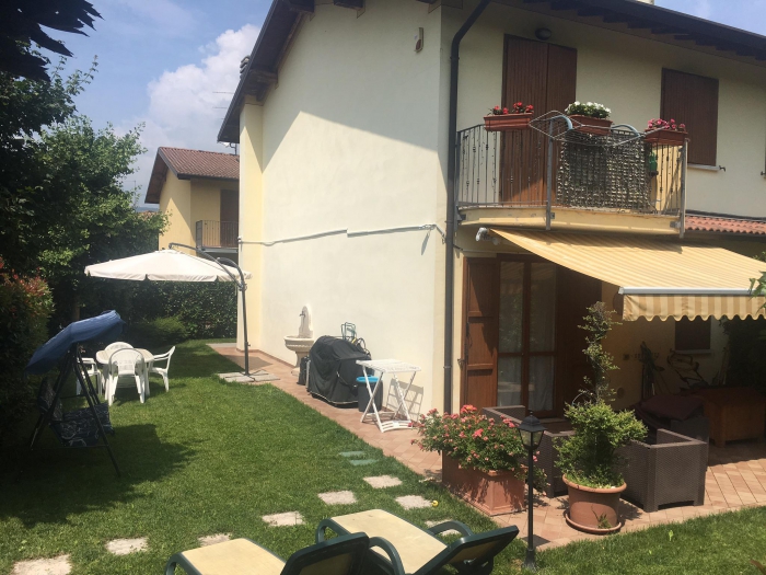 Foto Villa in Vendita in Via Bettoni  - Muscoline (BS)