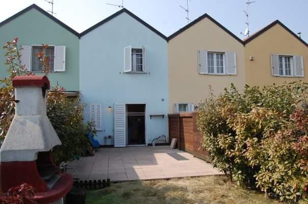 Foto principale Villa in Vendita in Via Vittorio Veneto 111 - Dorno (PV)