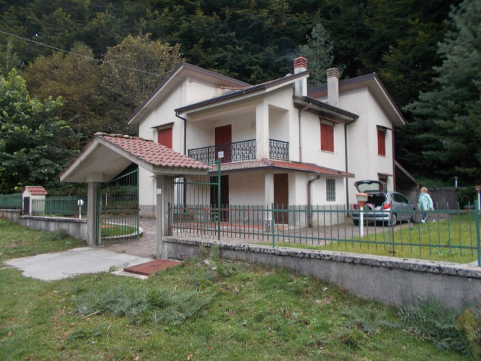 Foto Villa in Vendita in Via Dei Prati 3 Loc.Lago Laceno - Bagnoli Irpino (AV)