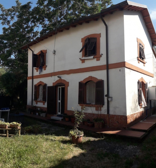 Foto principale Casa indipendente in Vendita in Via XV Giugno 52  - La Spezia (SP)